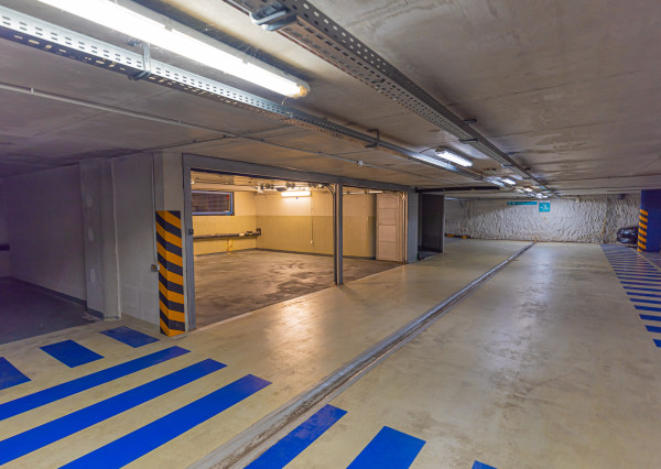 Na prenájom 2-garáž, 42 m², v garážovom dome, Cintorínska ul., voľný od 1.9.