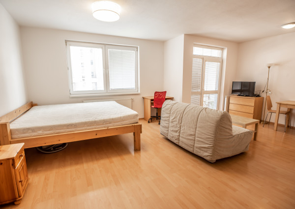 Na prenájom krásny a veľký 1-izbový byt s balkónom, 48 m², Agátová ul. Dúbravka, voľný ihneď