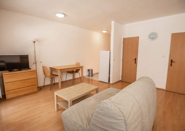 Na prenájom krásny a veľký 1-izbový byt s balkónom, 48 m², Agátová ul. Dúbravka, voľný ihneď