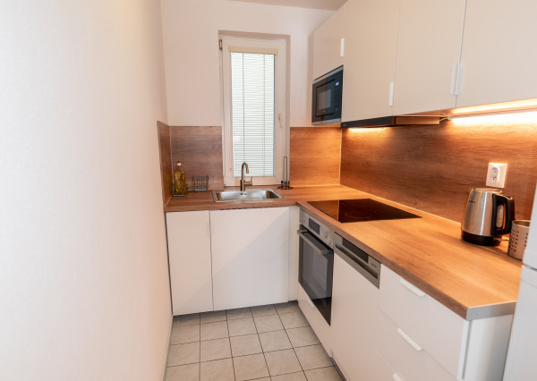 Na prenájom krásny a veľký 1-izbový byt s balkónom, 48 m², Agátová ul. Dúbravka, voľný ihneď