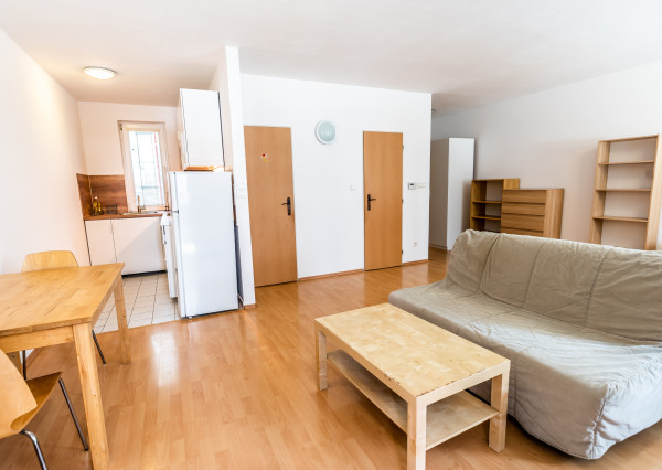 Na prenájom krásny a veľký 1-izbový byt s balkónom, 48 m², Agátová ul. Dúbravka, voľný ihneď