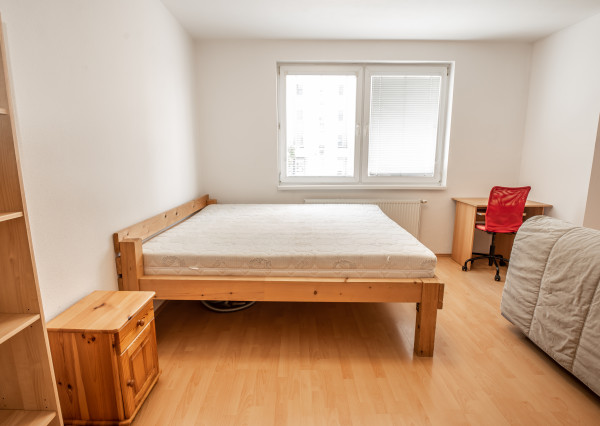 Na prenájom krásny a veľký 1-izbový byt s balkónom, 48 m², Agátová ul. Dúbravka, voľný ihneď