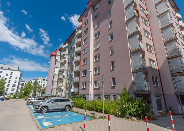 Na prenájom krásny a veľký 1-izbový byt s balkónom, 48 m², Agátová ul. Dúbravka, voľný ihneď