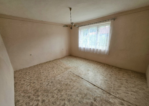 Rodinný dom s krásnym pozemkom v obci Kšinná /POZEMOK 831 m2