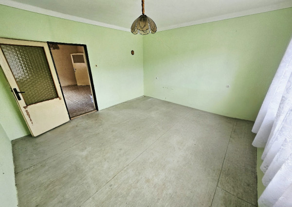 Rodinný dom s krásnym pozemkom v obci Kšinná /POZEMOK 831 m2