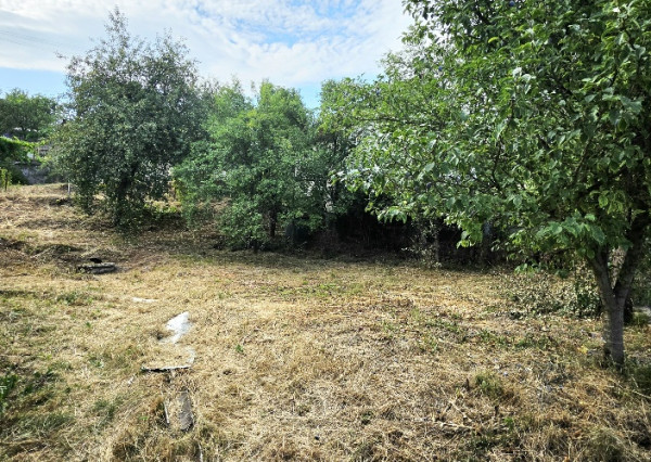 Rodinný dom s krásnym pozemkom v obci Kšinná /POZEMOK 831 m2