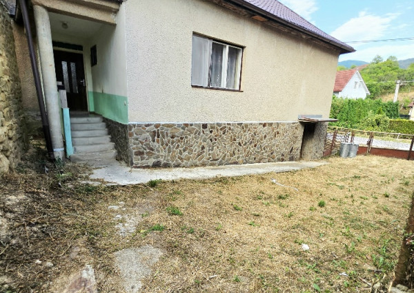 Rodinný dom s krásnym pozemkom v obci Kšinná /POZEMOK 831 m2