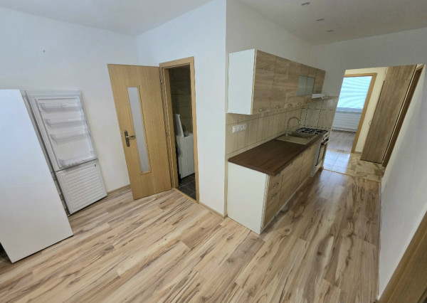 PRENÁJOM Bánovce nad Bebravou/3 IZBOVÝ BYT/ CENTRUM-STRED/