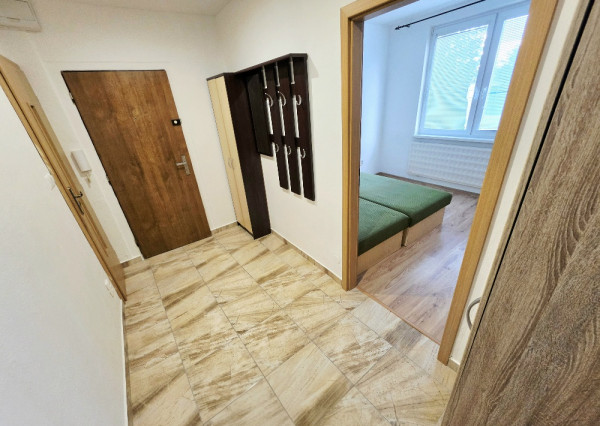 PRENÁJOM Bánovce nad Bebravou/3 IZBOVÝ BYT/ CENTRUM-STRED/