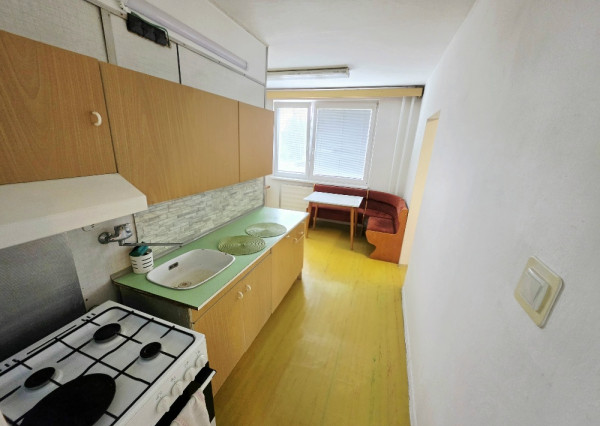 PRENÁJOM Bánovce nad Bebravou/3 IZBOVÝ BYT/ CENTRUM-STRED/