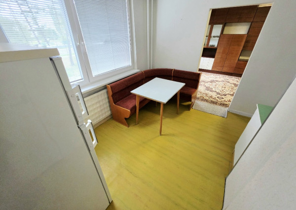 PRENÁJOM Bánovce nad Bebravou/3 IZBOVÝ BYT/ CENTRUM-STRED/