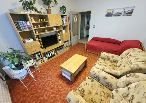 4 izbový byt Bánovce nad Bebravou /CENTRUM - STRED / 80 m2/ PIVNICA