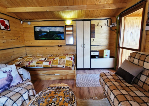 ** Na predaj záhradná chata s príslušenstvom, pozemkom 402 m² a krásnym výhľadom – Nové Mesto n/V **