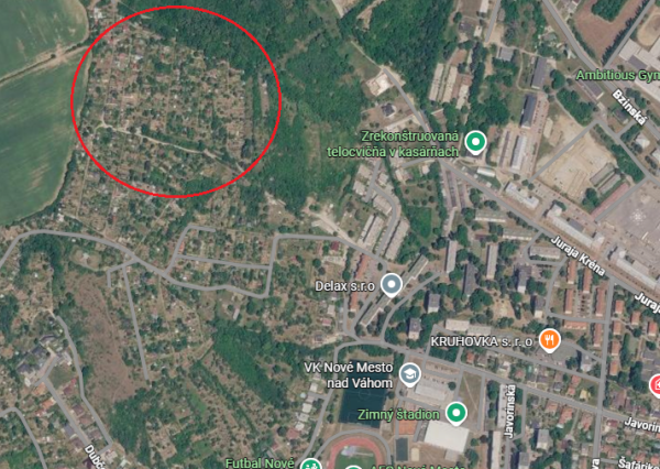 ** Na predaj záhradná chata s príslušenstvom, pozemkom 402 m² a krásnym výhľadom – Nové Mesto n/V **
