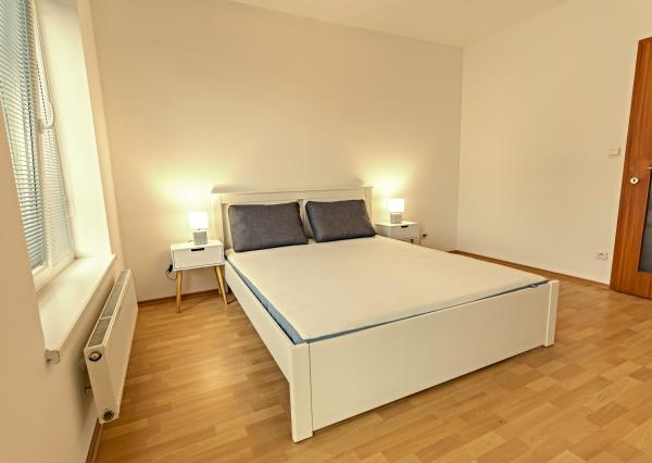 Na prenájom luxusný 2-izbový byt, 73 m², garážové státie, Bratislava – Ružinov (Hrachová), ihneď voľný