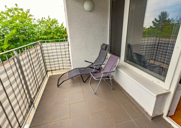 Na prenájom luxusný 2-izbový byt, 73 m², garážové státie, Bratislava – Ružinov (Hrachová), ihneď voľný