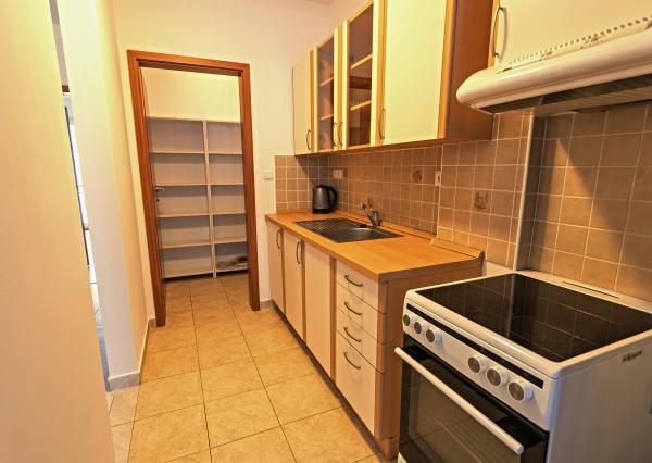 Na prenájom luxusný 2-izbový byt, 73 m², garážové státie, Bratislava – Ružinov (Hrachová), ihneď voľný