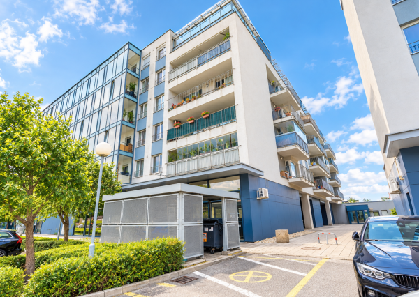 Na prenájom luxusný 2-izbový byt, 73 m², garážové státie, Bratislava – Ružinov (Hrachová), ihneď voľný
