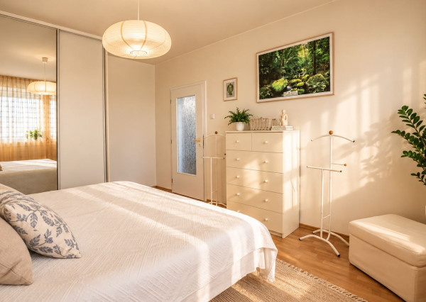 Na prenájom priestranný 3-izbový byt s lodžiou, 101 m², nádherný výhľad na Bratislavu,Zadunajská cesta, Petržalka, od 10/2026