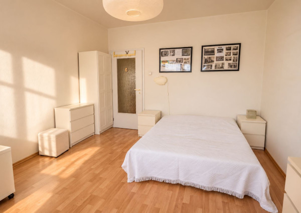 Na prenájom priestranný 3-izbový byt s lodžiou, 101 m², nádherný výhľad na Bratislavu,Zadunajská cesta, Petržalka, od 10/2026