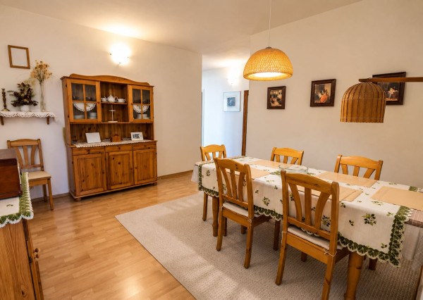 Na prenájom priestranný 3-izbový byt s lodžiou, 101 m², nádherný výhľad na Bratislavu,Zadunajská cesta, Petržalka, od 10/2026