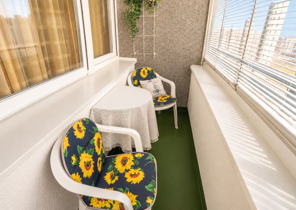 Na prenájom priestranný 3-izbový byt s lodžiou, 101 m², nádherný výhľad na Bratislavu,Zadunajská cesta, Petržalka, od 10/2026