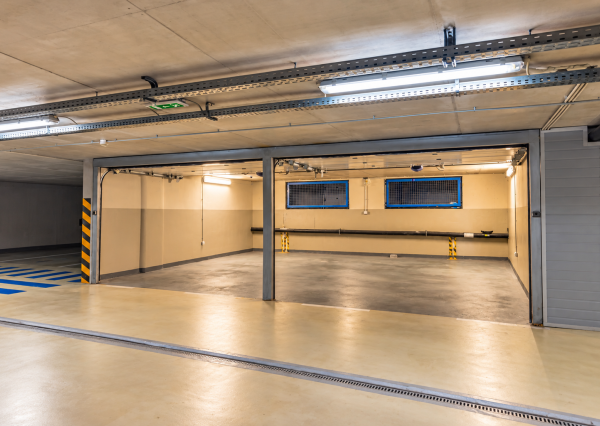 Na prenájom 2-garáž, 42 m², v garážovom dome, BA - Staré Mesto - centrum, Cintorínska ul., ihneď voľná