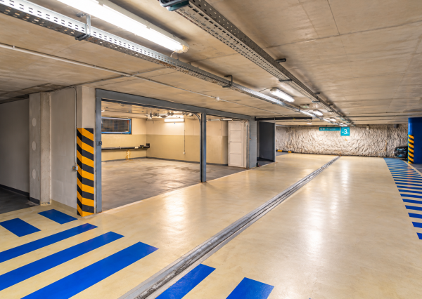 Na prenájom 2-garáž, 42 m², v garážovom dome, BA - Staré Mesto - centrum, Cintorínska ul., ihneď voľná