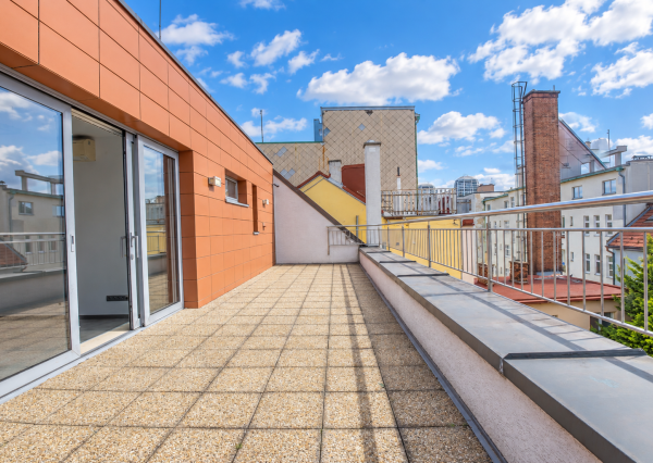 Reprezentatívne administratívne priestory s terasou, Dunajská ul. 124 m², ihneď voľný