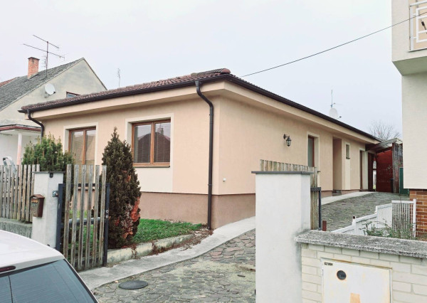 PRENÁJOM 4 IZBOVÝ RODINNÝ DOM - BUNGALOV, MORAVANY N/V