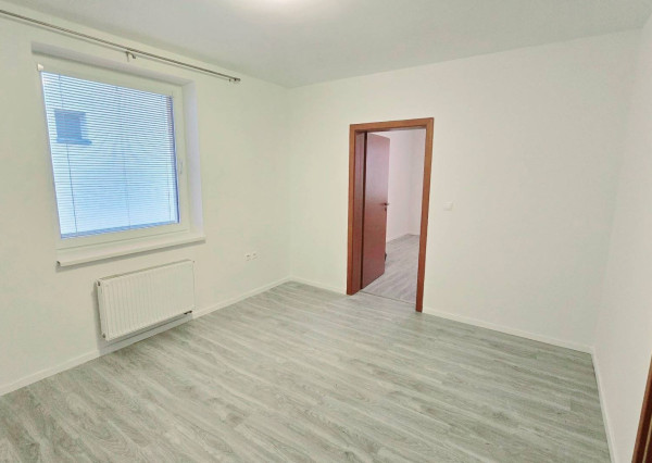 PRENÁJOM 4 IZBOVÝ RODINNÝ DOM - BUNGALOV, MORAVANY N/V