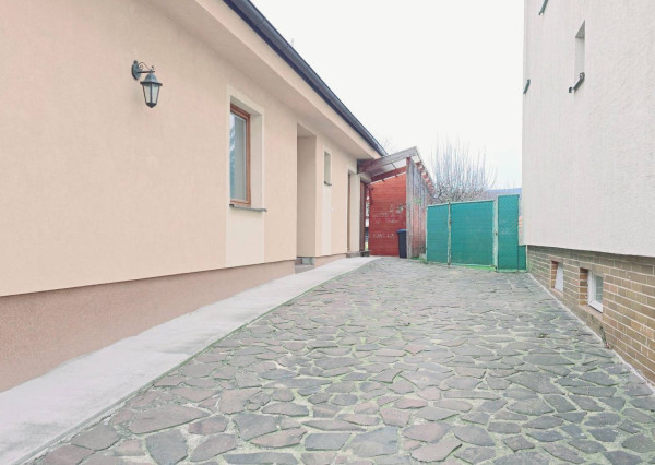 PRENÁJOM 4 IZBOVÝ RODINNÝ DOM - BUNGALOV, MORAVANY N/V