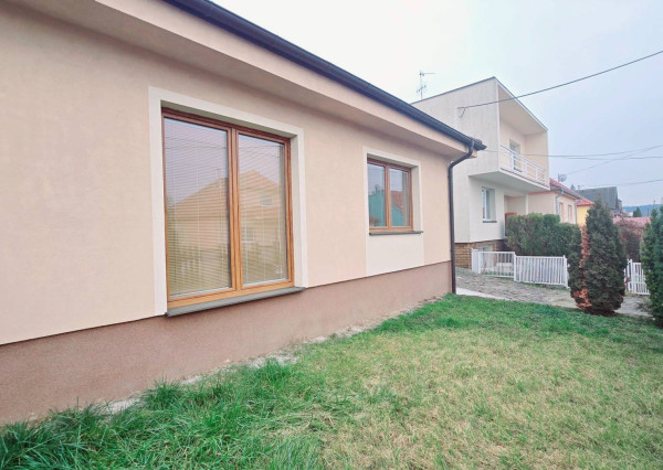 PRENÁJOM 4 IZBOVÝ RODINNÝ DOM - BUNGALOV, MORAVANY N/V