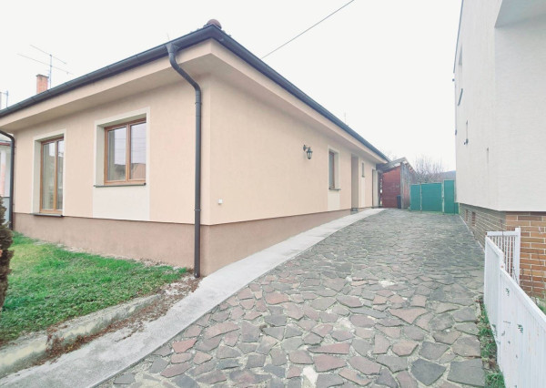PRENÁJOM 4 IZBOVÝ RODINNÝ DOM - BUNGALOV, MORAVANY N/V