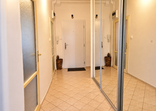 Na prenájom 1-izbový byt, 40 m², Medzilaborecká ul., Ružinov - Štrkovec