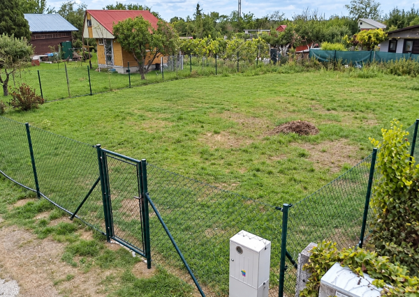 Predaj pozemku 401 m² v záhradkárskej oblasti – Drahovce Hať, Siete: Elektrina, voda, žumpa