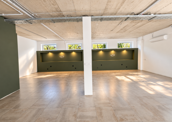 Na prenájom obchodný priestor, 175 m², Ružinov – Tomášikova, priamy vstup z ulice, veľké výklady
