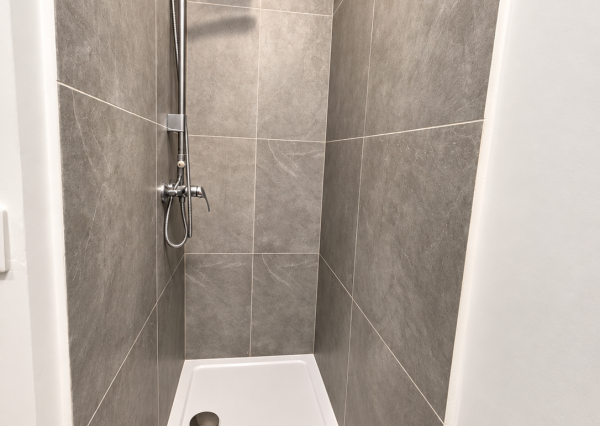 Na prenájom obchodný priestor, 175 m², Ružinov – Tomášikova, priamy vstup z ulice, veľké výklady