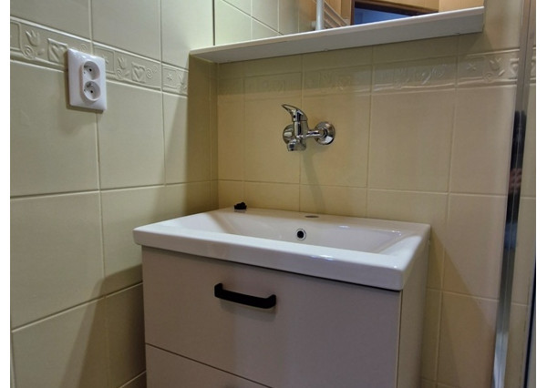 REZERVOVANÉ ** EXKLUZÍVNE ** Na predaj 3-izbový byt s balkónom po rozsiahlej modernej rekonštrukcií - ul Dukelská, Nové Mesto n/V