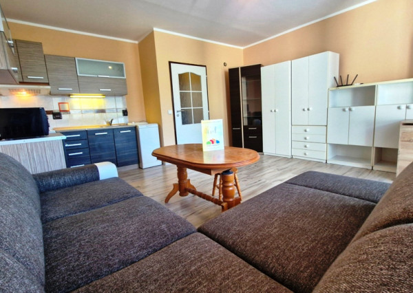 ** Na predaj priestranná garsónka 34 m² s veľkým balkónom 4,5 m² - Nové Mesto nad Váhom **