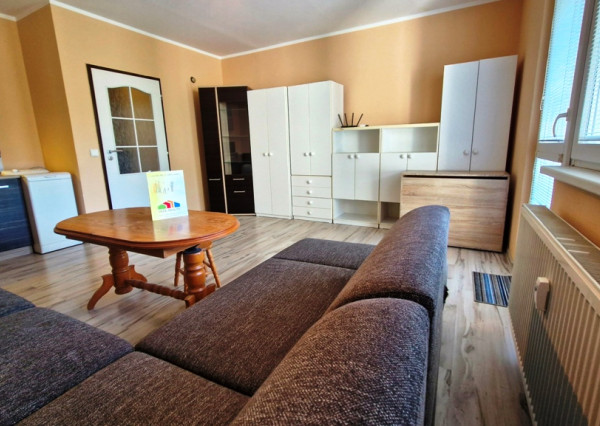 ** Na predaj priestranná garsónka 34 m² s veľkým balkónom 4,5 m² - Nové Mesto nad Váhom **
