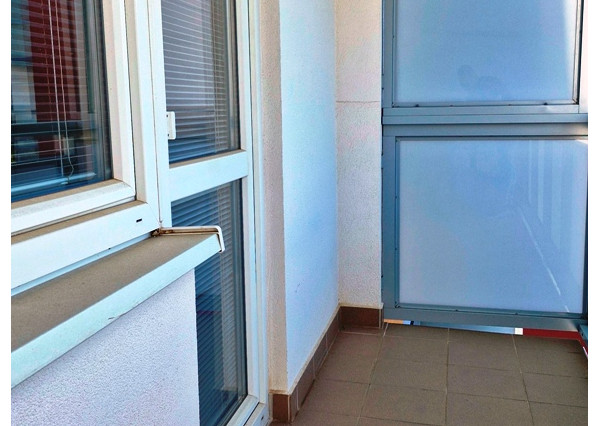 ** Na predaj priestranná garsónka 34 m² s veľkým balkónom 4,5 m² - Nové Mesto nad Váhom **