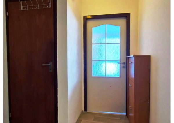 ** Na predaj priestranná garsónka 34 m² s veľkým balkónom 4,5 m² - Nové Mesto nad Váhom **