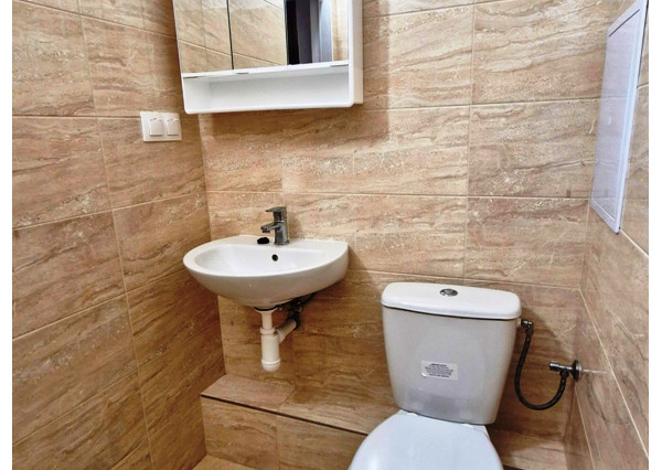 ** Na predaj priestranná garsónka 34 m² s veľkým balkónom 4,5 m² - Nové Mesto nad Váhom **