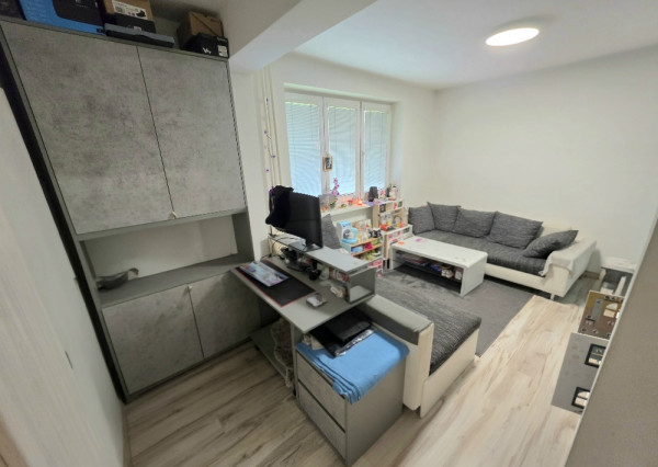 3 izbový byt Bánovce nad Bebravou /CENTRUM / 52 m2/ PIVNICA