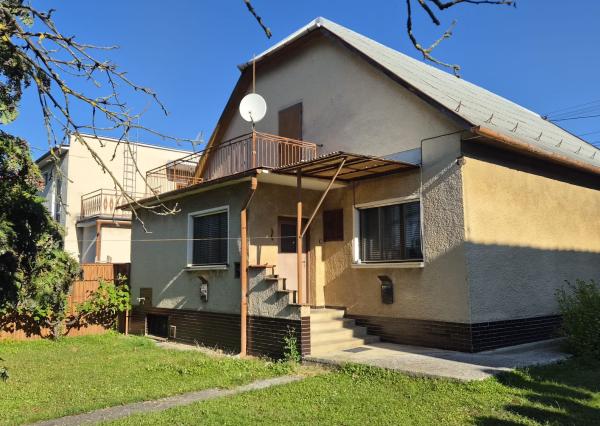 DOM S POTENCIÁLOM A VEĽKOU ZÁHRADOU – PREJTA, POZEMOK 1 050 m²