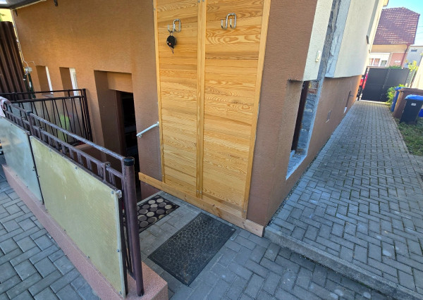 Útulné a kompletne zariadené bývanie v rodinnom dome so záhradkou – Piešťany, Floreát