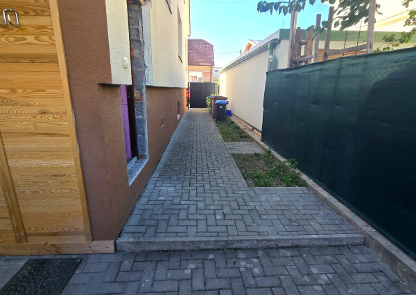 Útulné a kompletne zariadené bývanie v rodinnom dome so záhradkou – Piešťany, Floreát