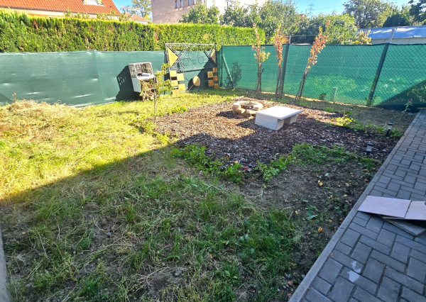 Útulné a kompletne zariadené bývanie v rodinnom dome so záhradkou – Piešťany, Floreát