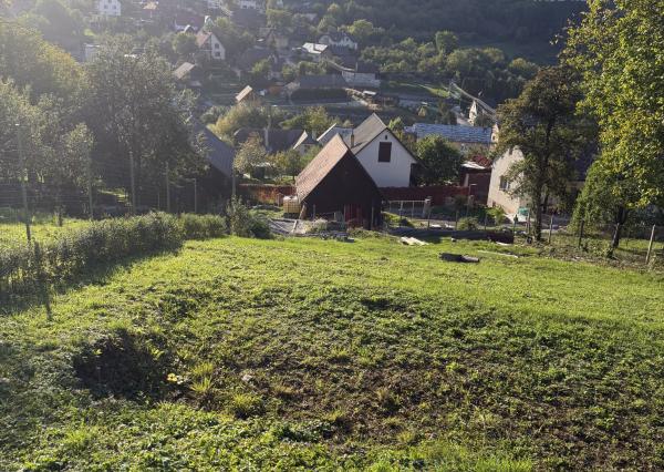 Stavebný pozemok 750 m2 v Košeckom Podhradí s nádherným výhľadom